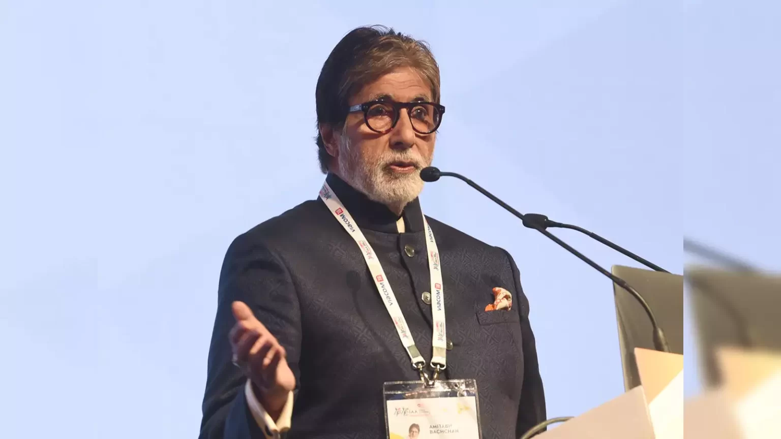 amitabh bachchan donates rs 15 crore towards covid relief work orders 20 ventilators from overseas - The Fourth