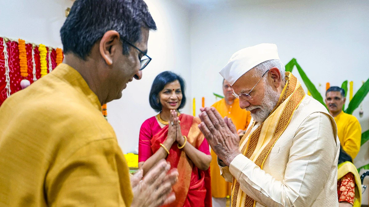 prime minister narendra modi exchanged greetings with chief justice of india dy chandrachud while at 123544310 - The Fourth