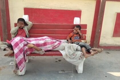 Madhepura Station पर मां की लाश संग आठ घंटे बैठी रहीं मासूम बेटियां