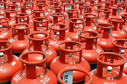 Hormuz जलमार्ग से गैस आपूर्ति प्रभावित होने के बाद केंद्र सरकार ने Essential Commodities Act लागू किया