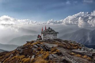 दुनिया का सबसे ऊंचा Tungnath Mandir ऊंचाइयों में आस्था का अद्भुत केंद्र
