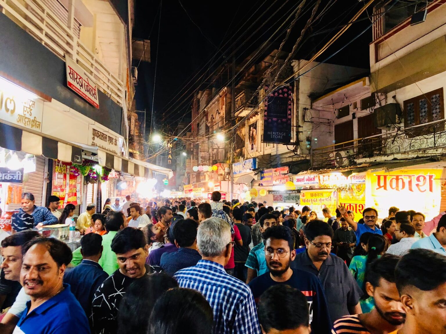 गैस-संकट की मार…Indore के Sarafa की चमक गायब