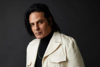 Aashiqi-star-Rahul-Roy-ne-trollers-ko-diya-karara-jawab