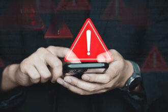 Achanak-baja-phone-ka-sairan-Emergency-Alert-ne-kyo-chokaye-karodo-log