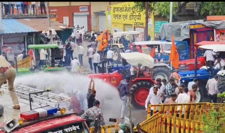 indore-me-kisano-ki-tractor-rally-par-police-karvayi