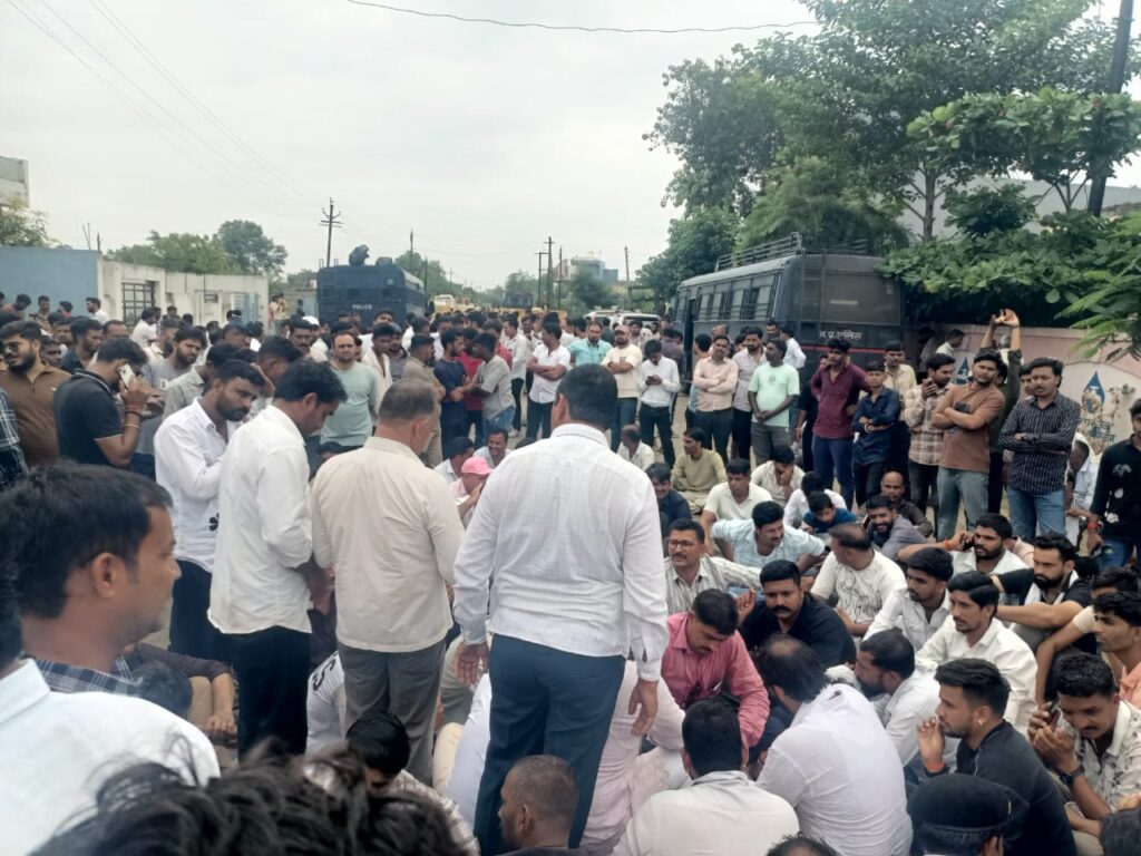 indore-me-kisano-ki-tractor-rally-par-police-karvayi