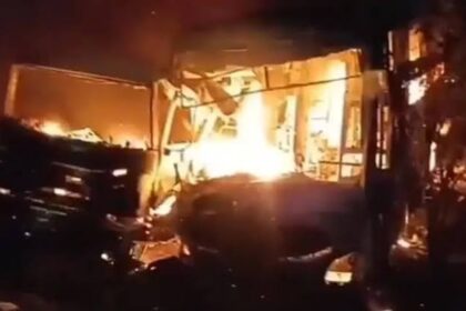 Indore-aa-rhi-bus-hadse-me-8-yatrio-ki-dardnak-maut
