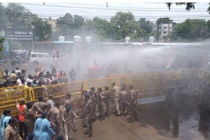 indore-me-kisano-ki-tractor-rally-par-police-karvayi