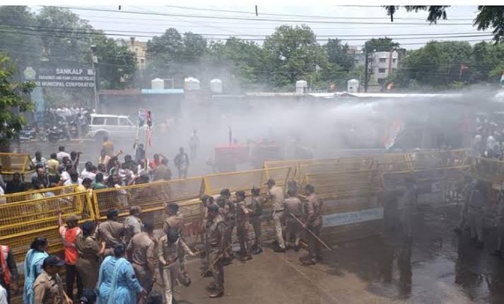 indore-me-kisano-ki-tractor-rally-par-police-karvayi