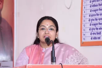 Madhya-Pradesh-me-bada-mudda-bana-jati-praman-patra-saikdo-adhikari-bhi-ghire