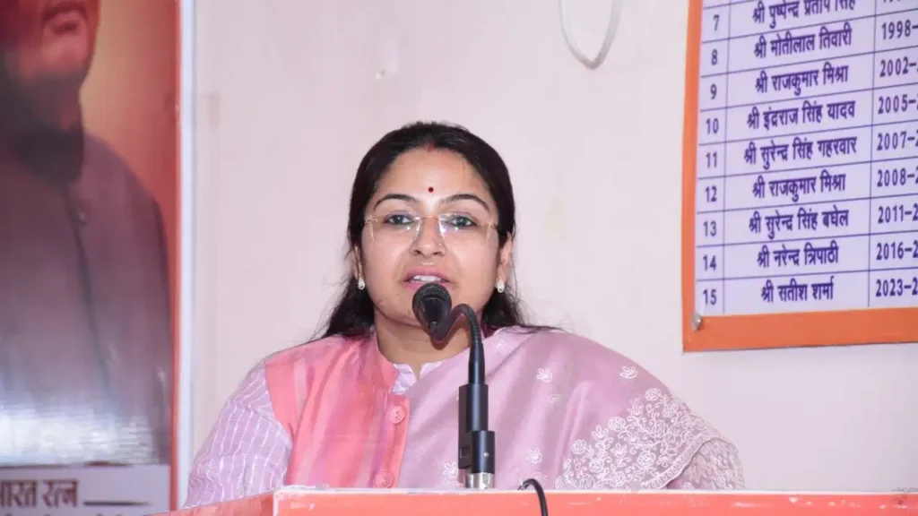 Madhya-Pradesh-me-bada-mudda-bana-jati-praman-patra-saikdo-adhikari-bhi-ghire