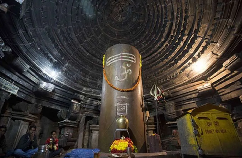 khajuraho-ke-matangeshwar-mandir-ka-rahasya-har-saal-badhta-shivling