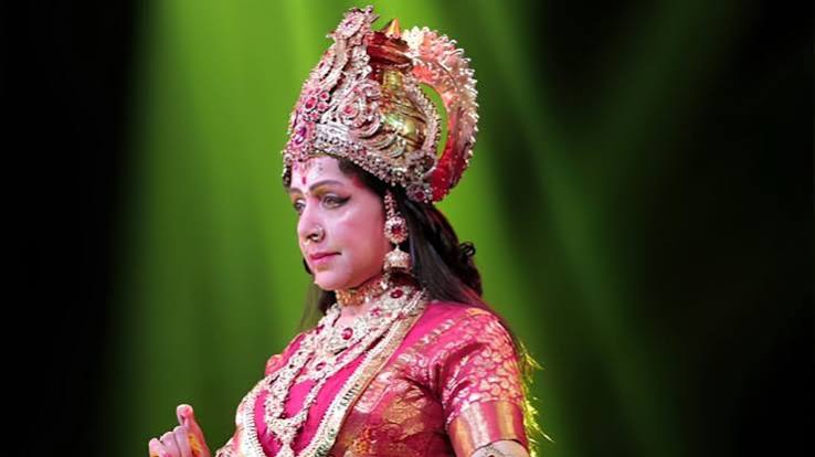 hema-malini-ne-77-ki-umr-me-nibhaya-mata-parvati-ka-kirdar